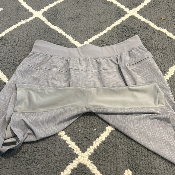 Men’s Lululemon Light Gray T.H.E Shorts - Picture 9 of 9